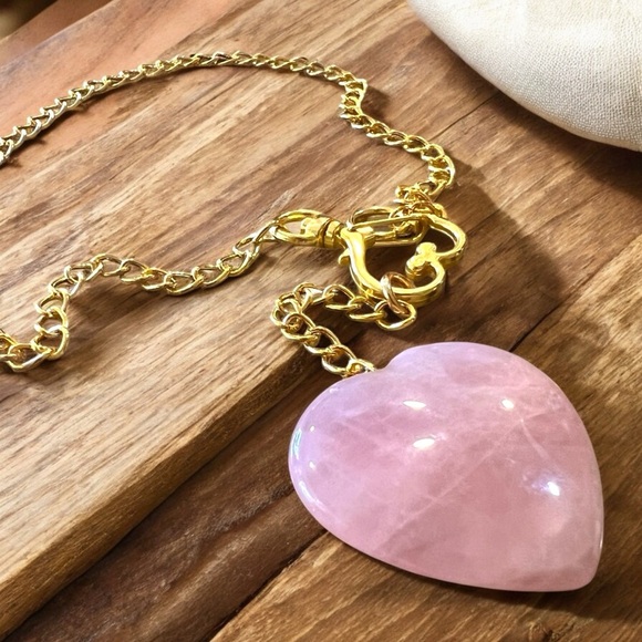 Gorgeous Rose Quartz heart pendant necklace It is the love stone for a reason - Picture 8 of 15